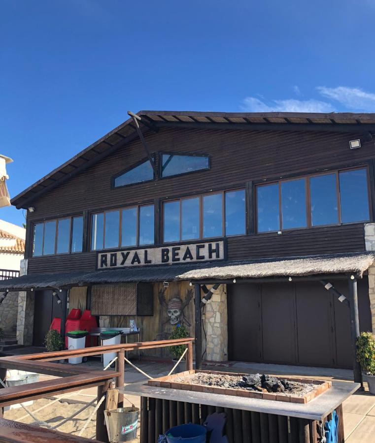 Beachfront Penthouse Apartment With Large Terrace And Breathtaking Sea Views Close To Marbella Spain Sitio de Calahonda Bagian luar foto