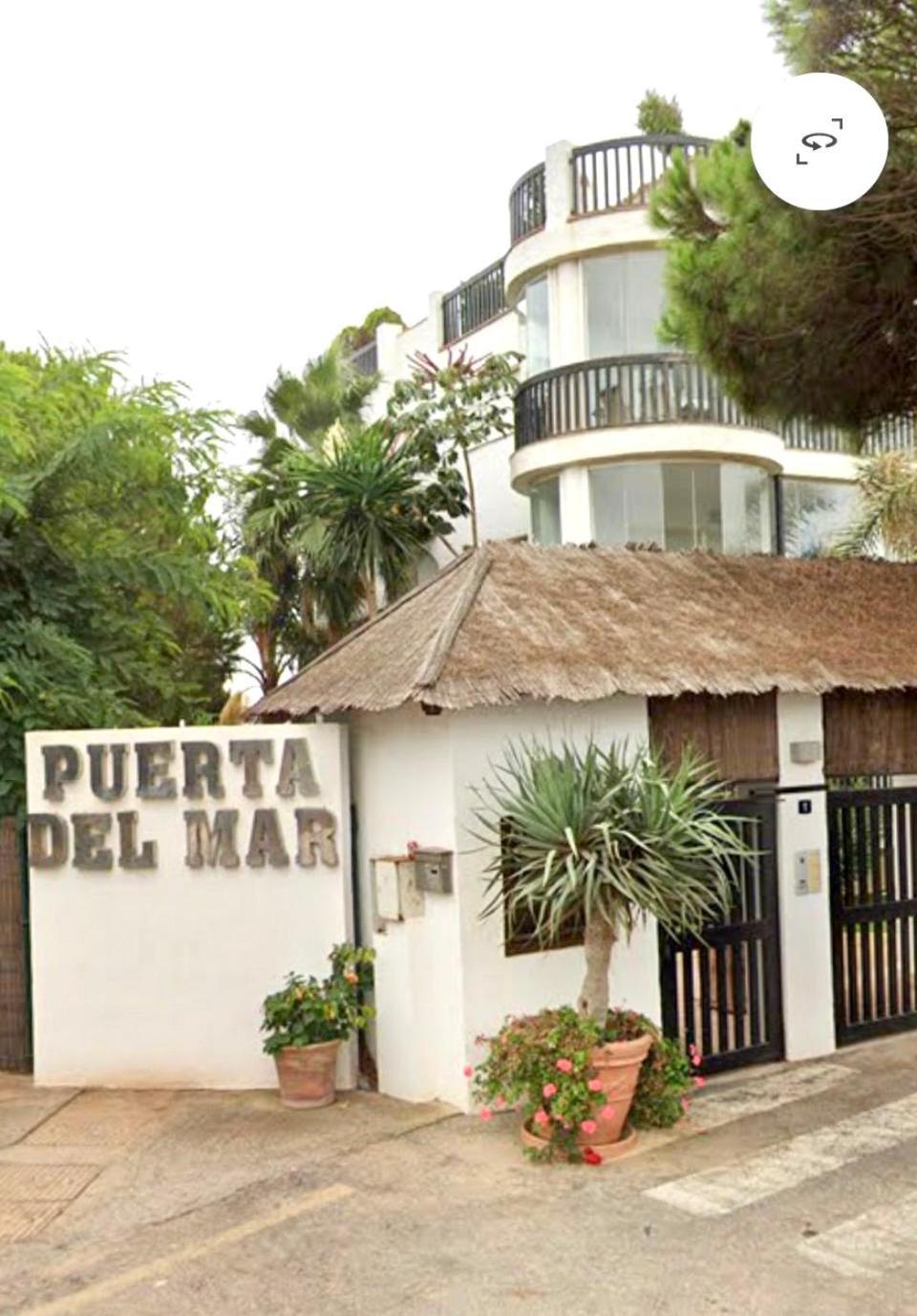 Beachfront Penthouse Apartment With Large Terrace And Breathtaking Sea Views Close To Marbella Spain Sitio de Calahonda Bagian luar foto