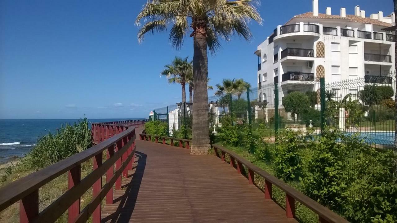 Beachfront Penthouse Apartment With Large Terrace And Breathtaking Sea Views Close To Marbella Spain Sitio de Calahonda Bagian luar foto