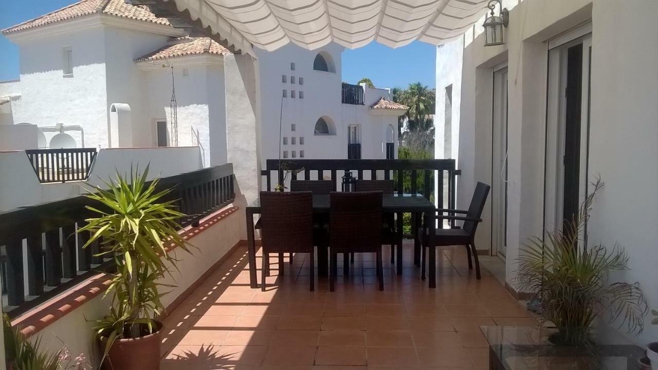 Beachfront Penthouse Apartment With Large Terrace And Breathtaking Sea Views Close To Marbella Spain Sitio de Calahonda Bagian luar foto