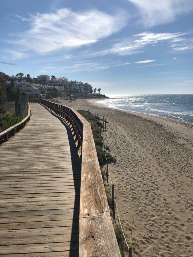 Beachfront Penthouse Apartment With Large Terrace And Breathtaking Sea Views Close To Marbella Spain Sitio de Calahonda Bagian luar foto