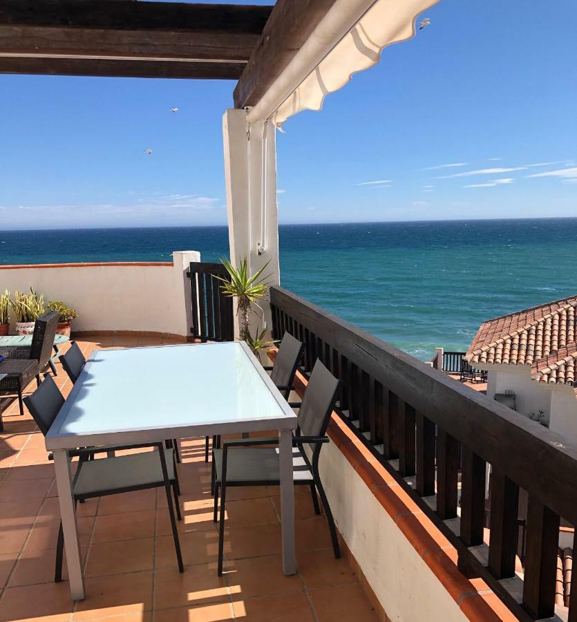 Beachfront Penthouse Apartment With Large Terrace And Breathtaking Sea Views Close To Marbella Spain Sitio de Calahonda Bagian luar foto
