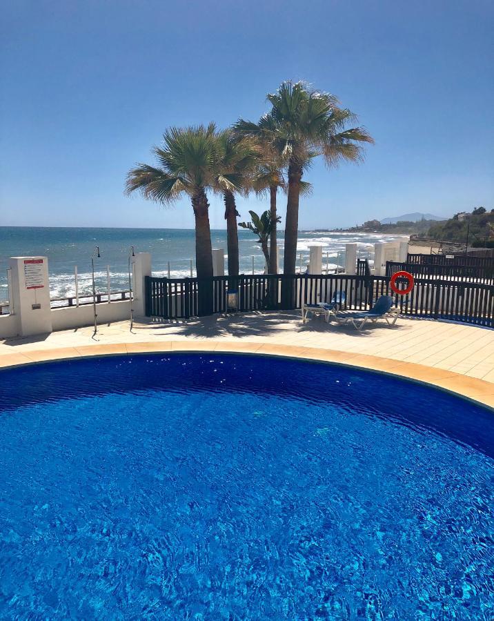 Beachfront Penthouse Apartment With Large Terrace And Breathtaking Sea Views Close To Marbella Spain Sitio de Calahonda Bagian luar foto